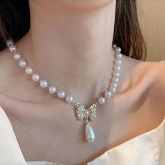 Faux Pearl Bow Necklace & Earring Set - Picture 3 of 5